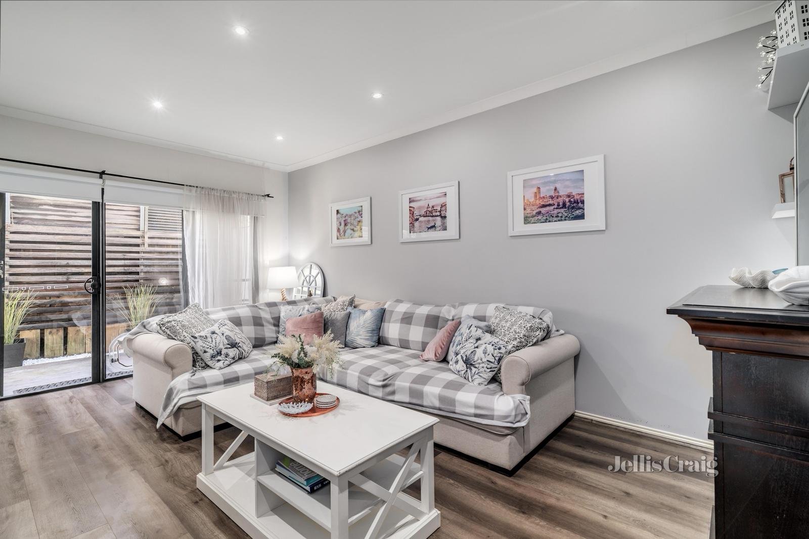 3 Emerald Court, Greensborough image 2