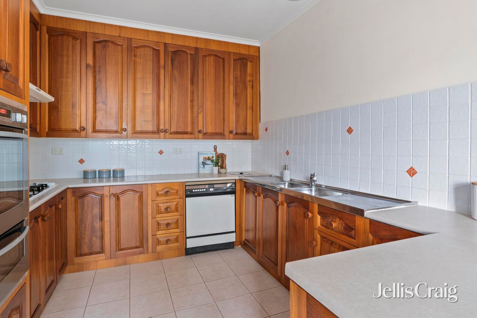 3 Fairway Drive, Kew East image 7