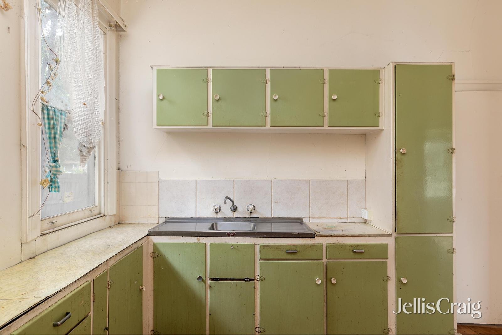 3 Gordon Grove, Preston image 6