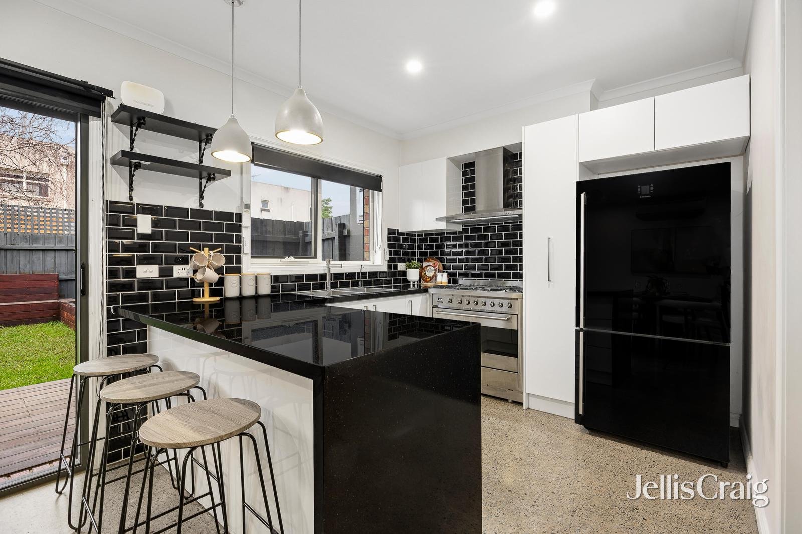 3 Grassland Avenue, Coburg image 4