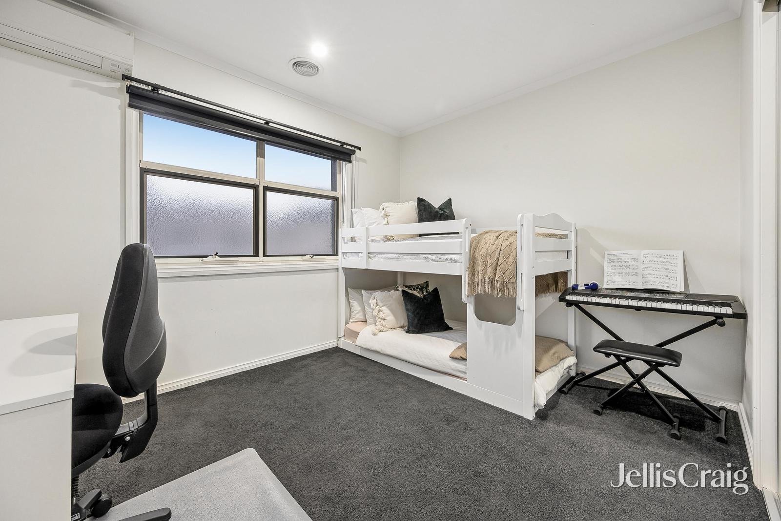 3 Grassland Avenue, Coburg image 8