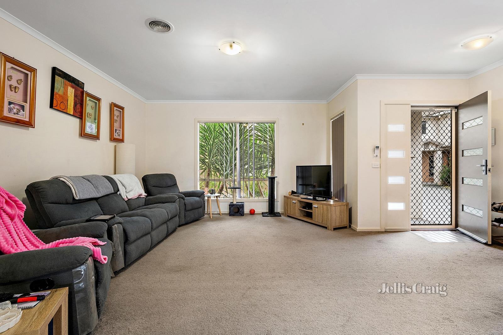 3 Heath Close, Mooroolbark image 2