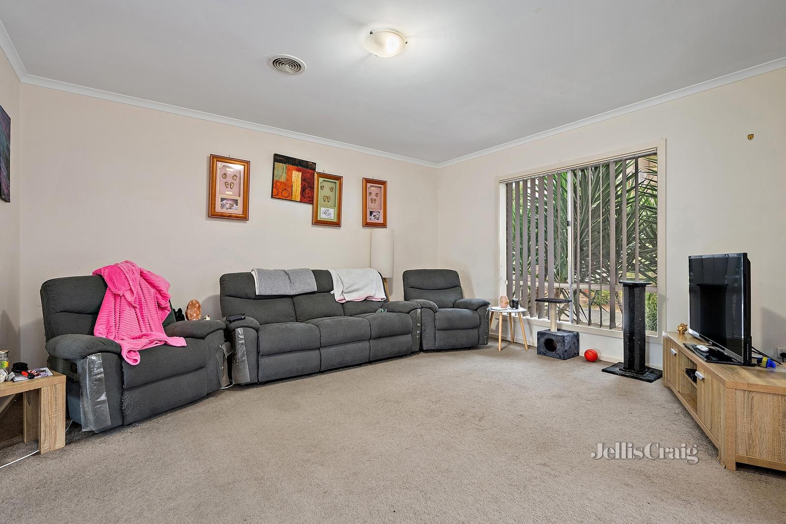 3 Heath Close, Mooroolbark image 3