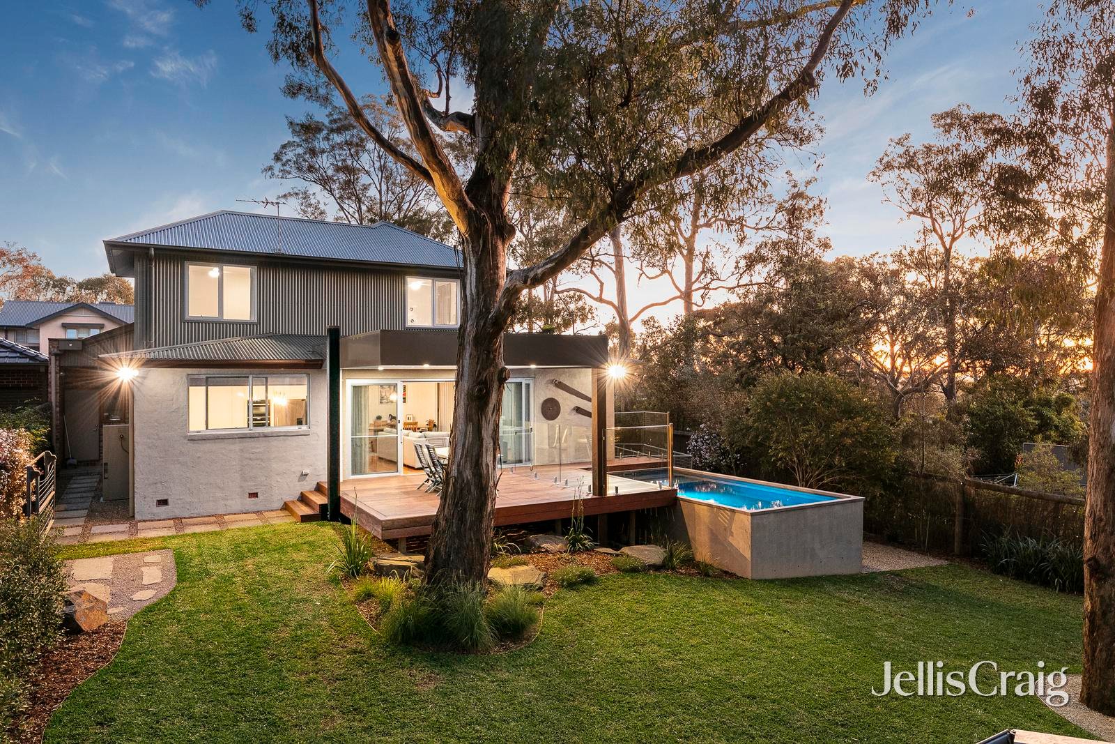 3 Hill Mews, Eltham image 1