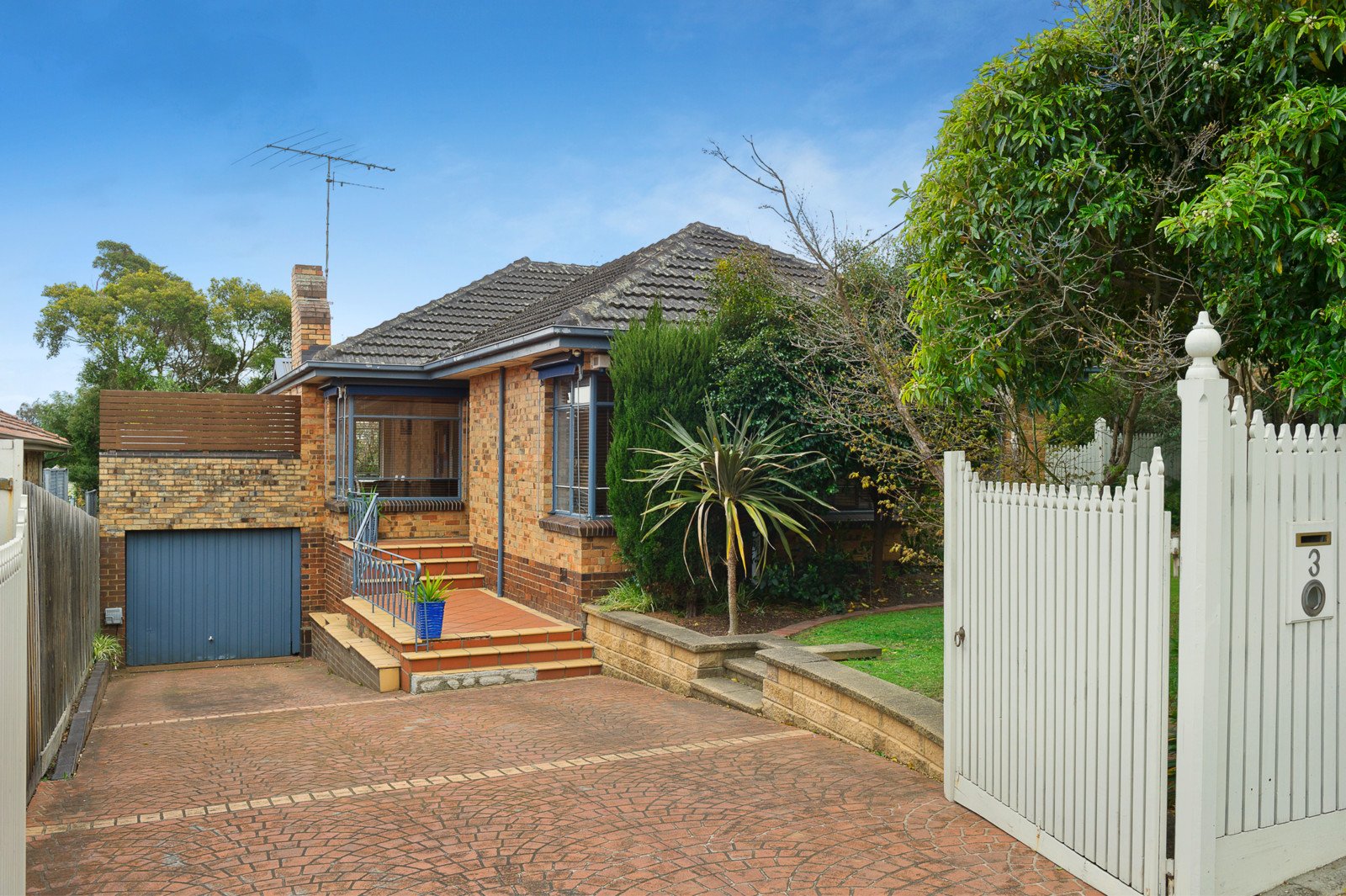 3 Hillview Road, Balwyn North image 1