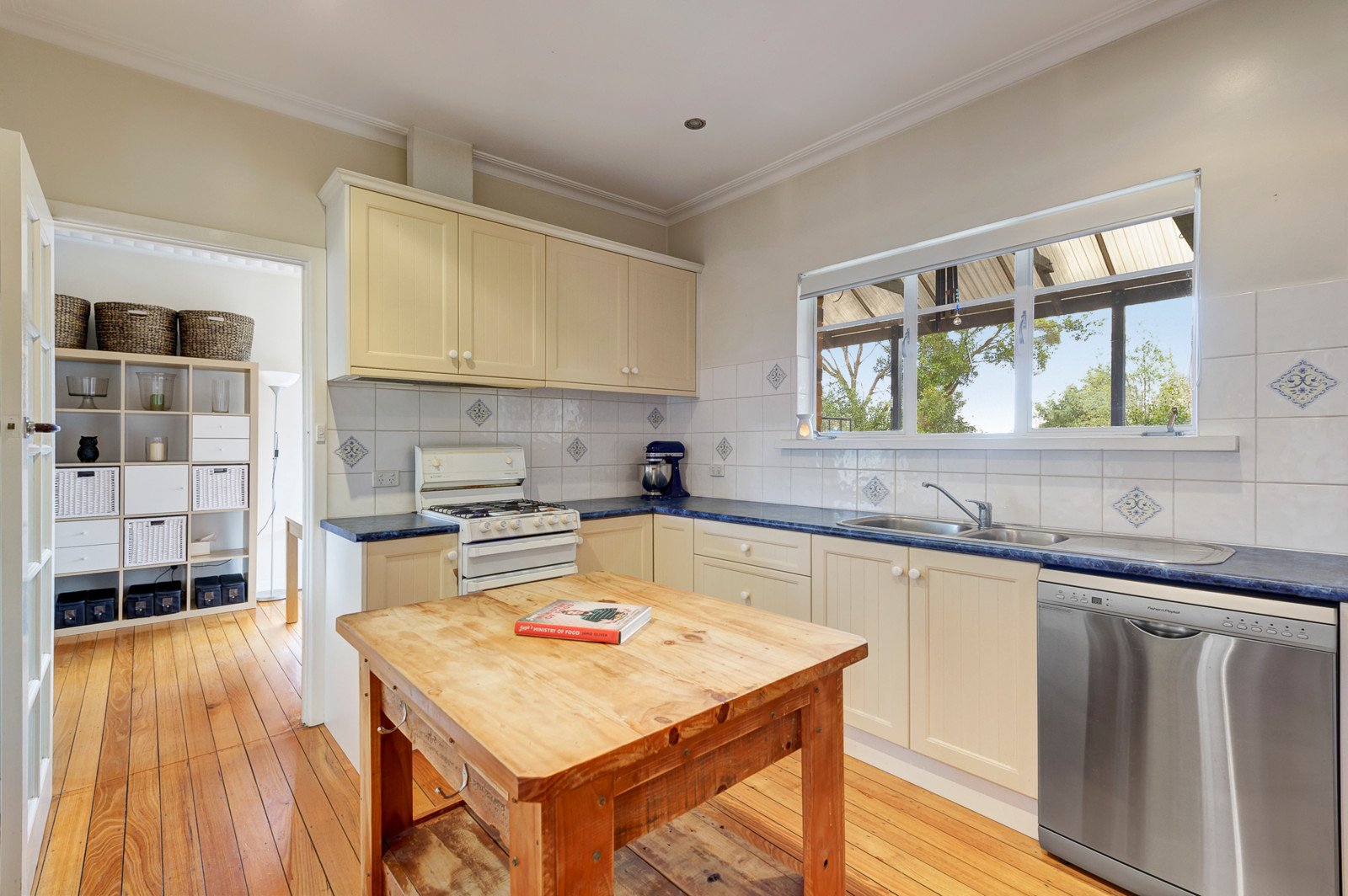 3 Hillview Road, Balwyn North image 3