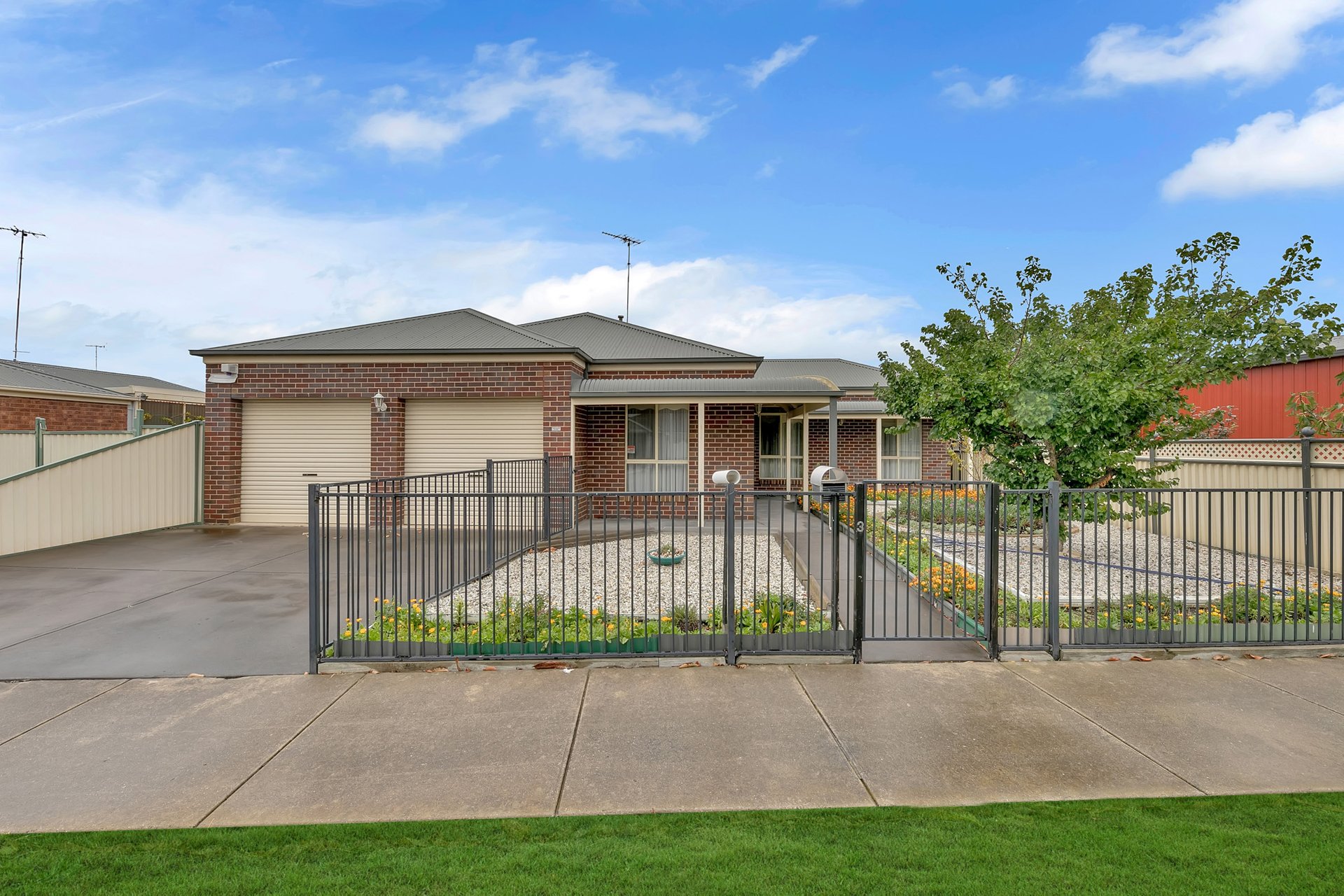 3 Hipwell Court, Lovely Banks image 1