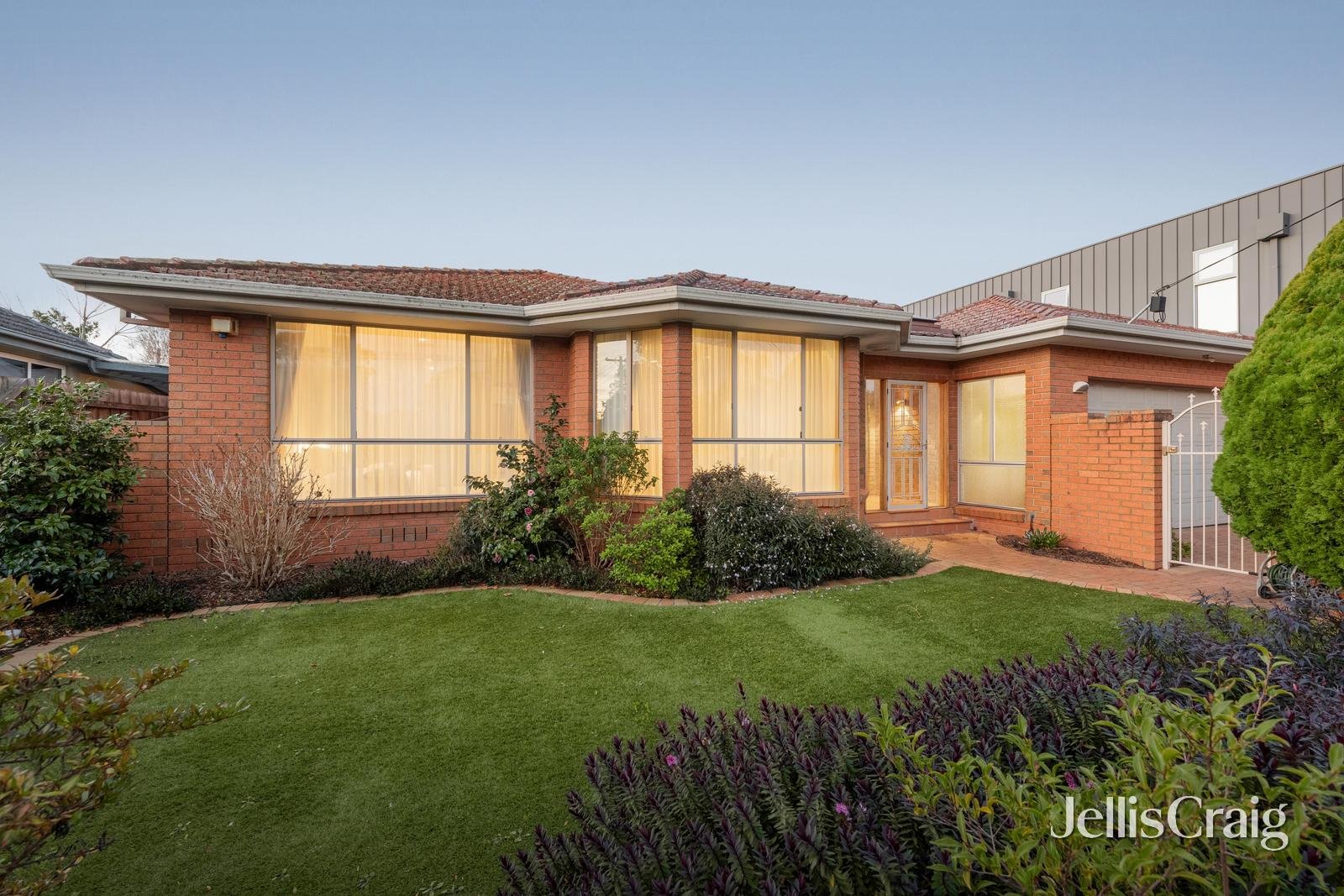 3 Hopkins Street, Mckinnon image 2