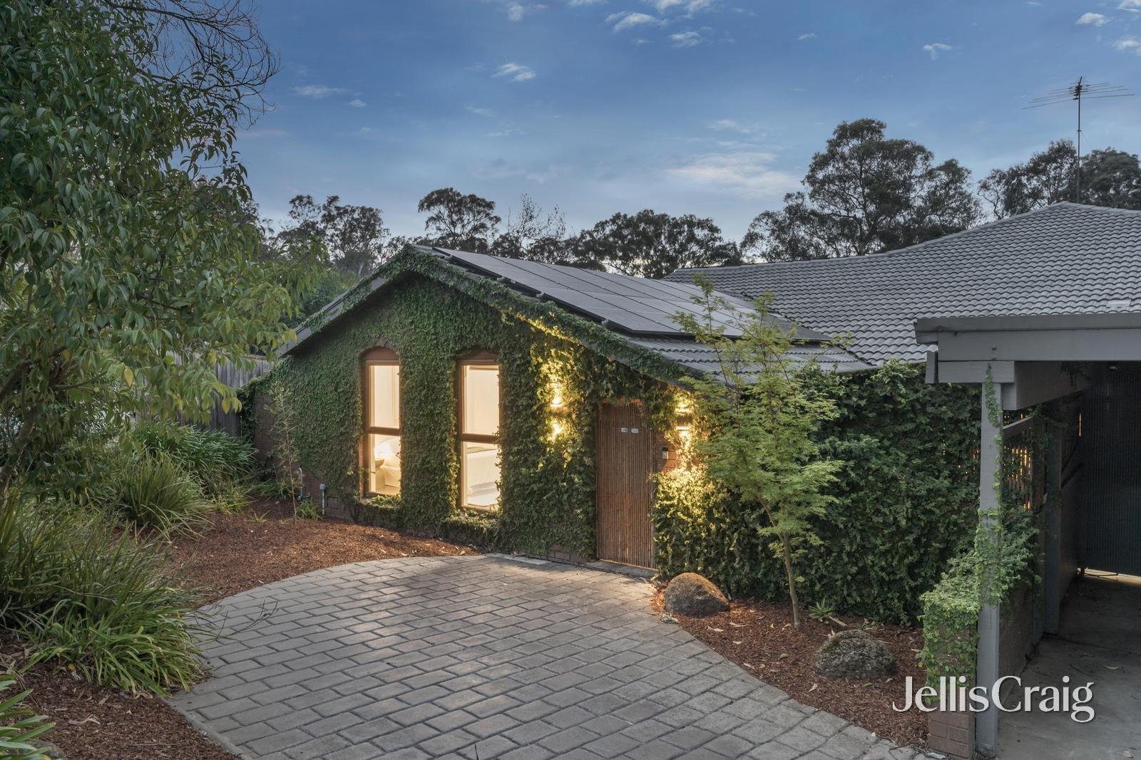 3 Ironbark Close, Eltham image 1