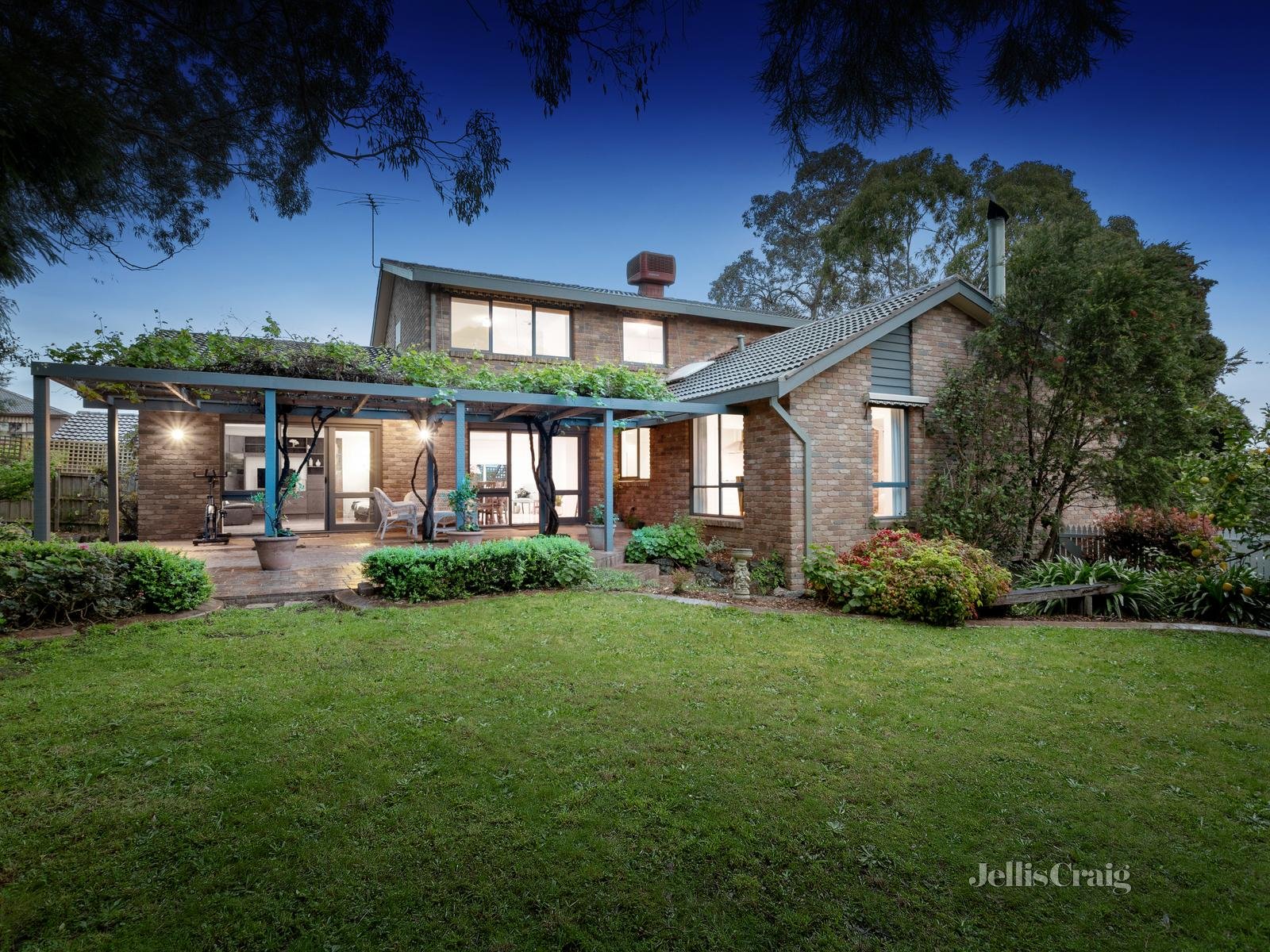 3 Leawarra Crescent, Doncaster East image 11