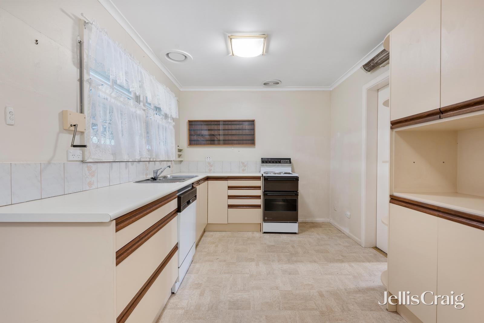 3 Lloyd Court, Blackburn South image 3