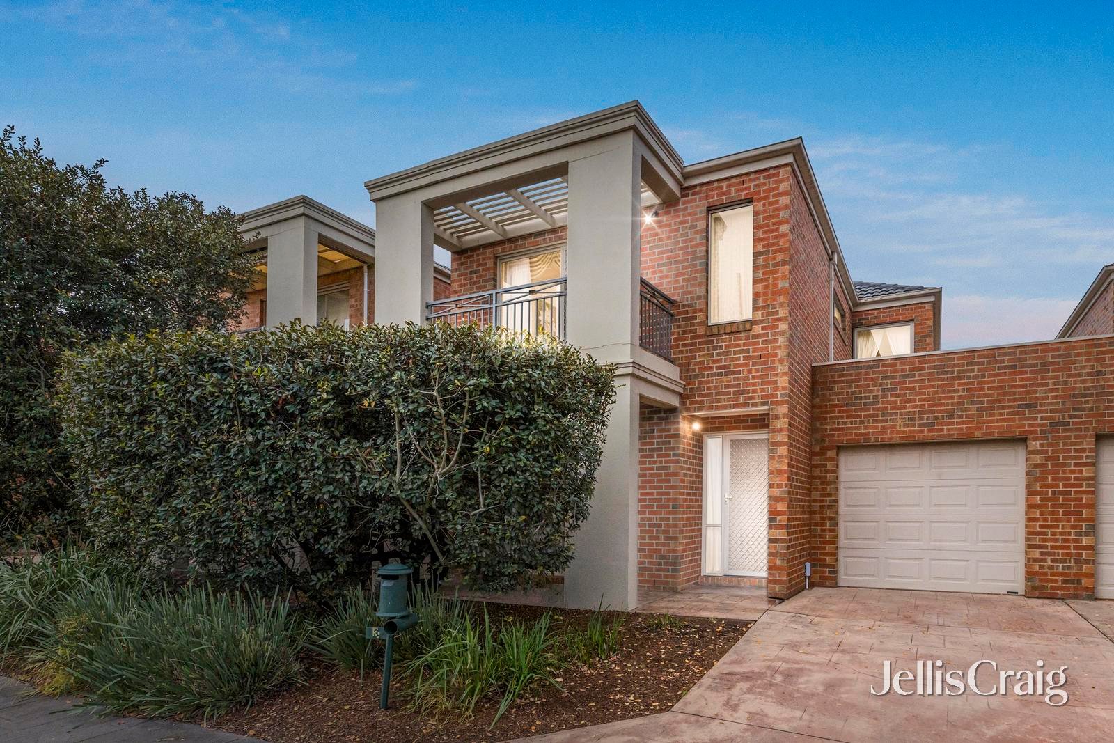 3 Longleaf Grove, Mitcham image 1
