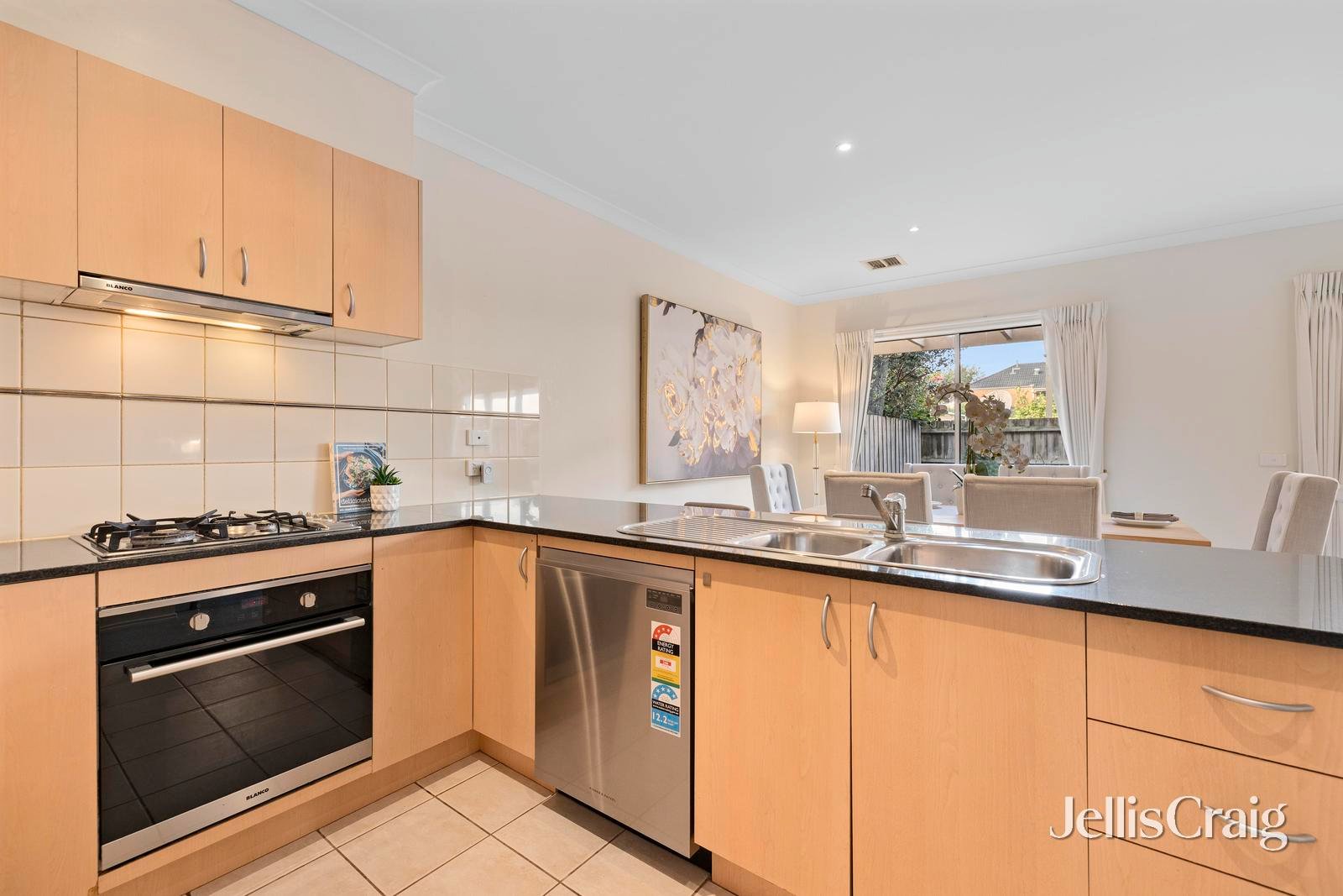 3 Longleaf Grove, Mitcham image 5