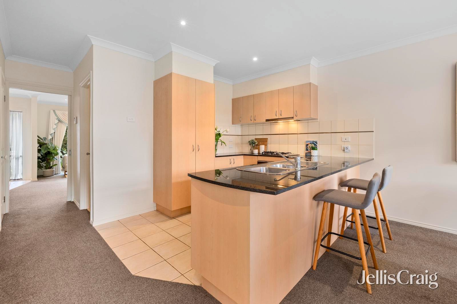 3 Longleaf Grove, Mitcham image 6