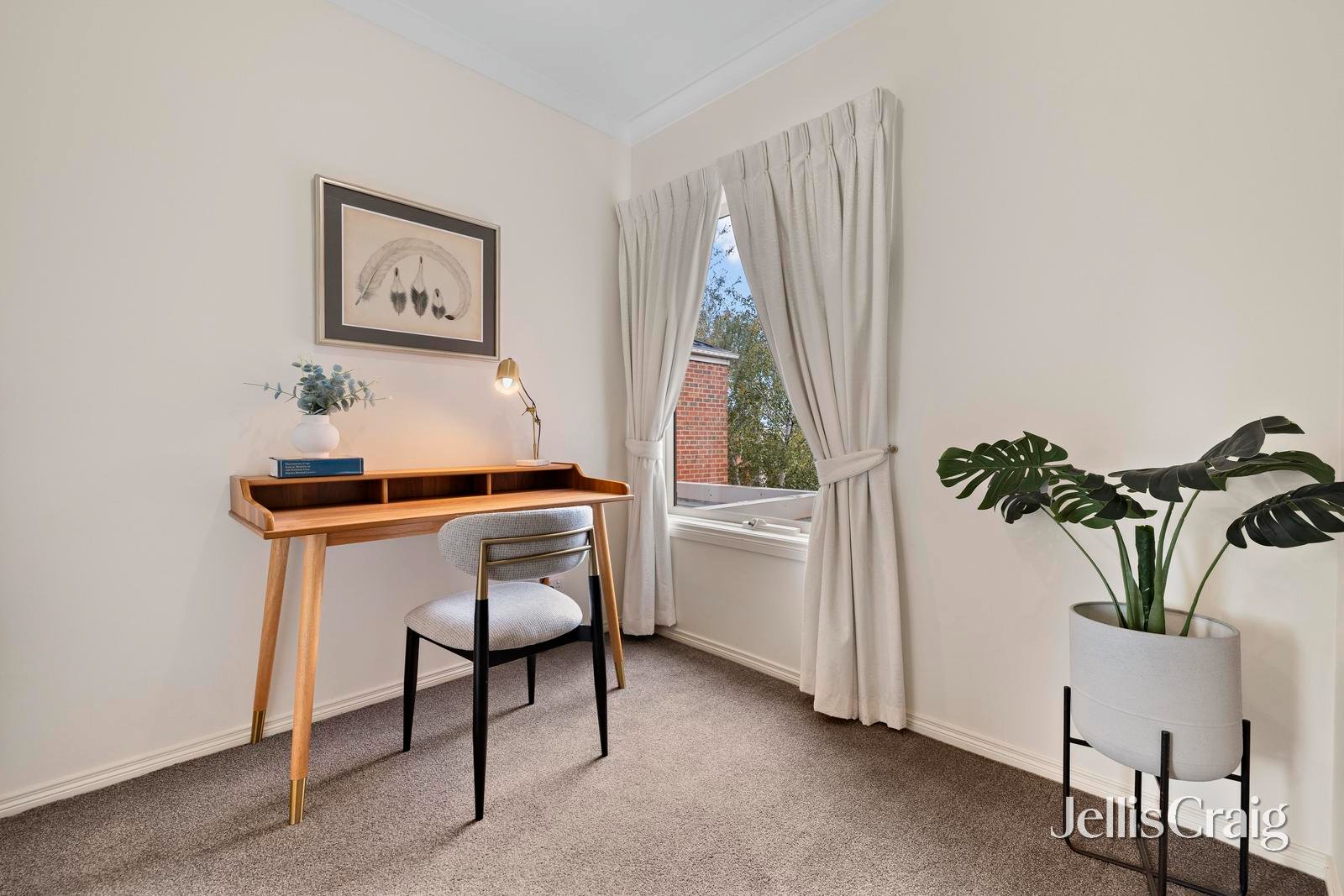 3 Longleaf Grove, Mitcham image 7