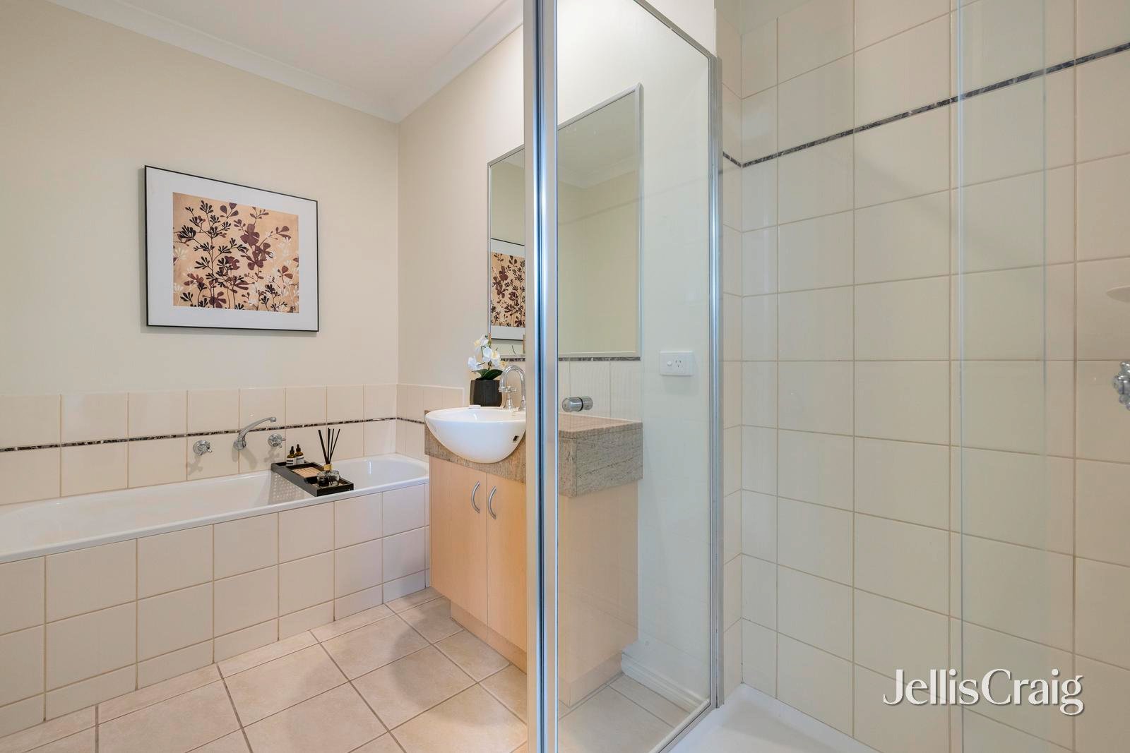 3 Longleaf Grove, Mitcham image 9