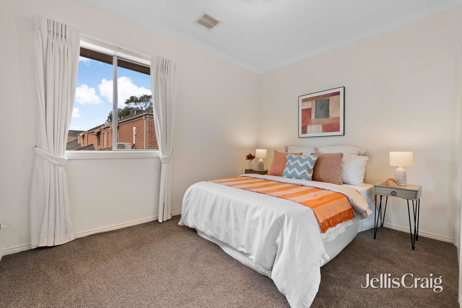 3 Longleaf Grove, Mitcham image 10