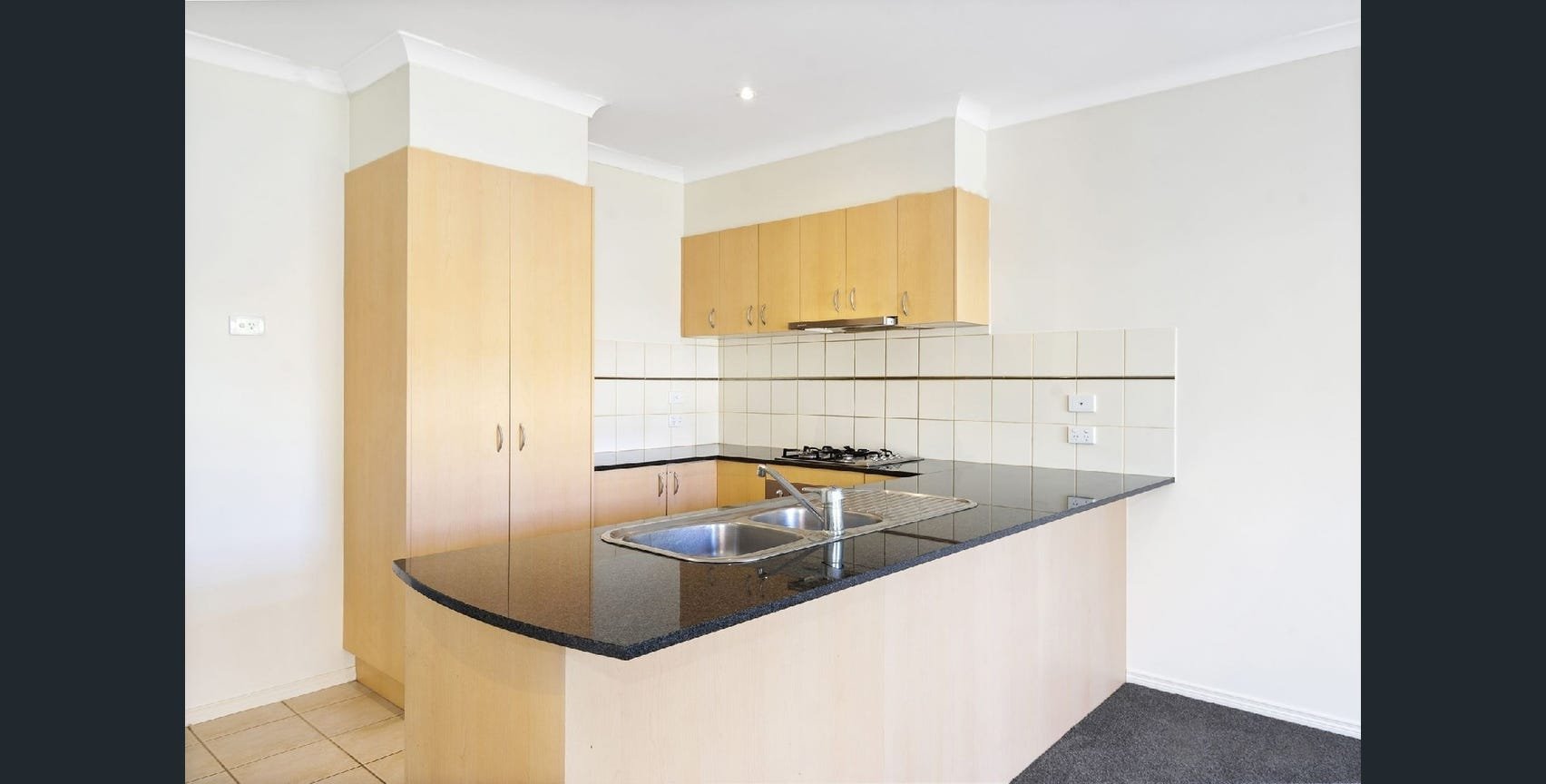 3 Longleaf Grove, Mitcham image 2