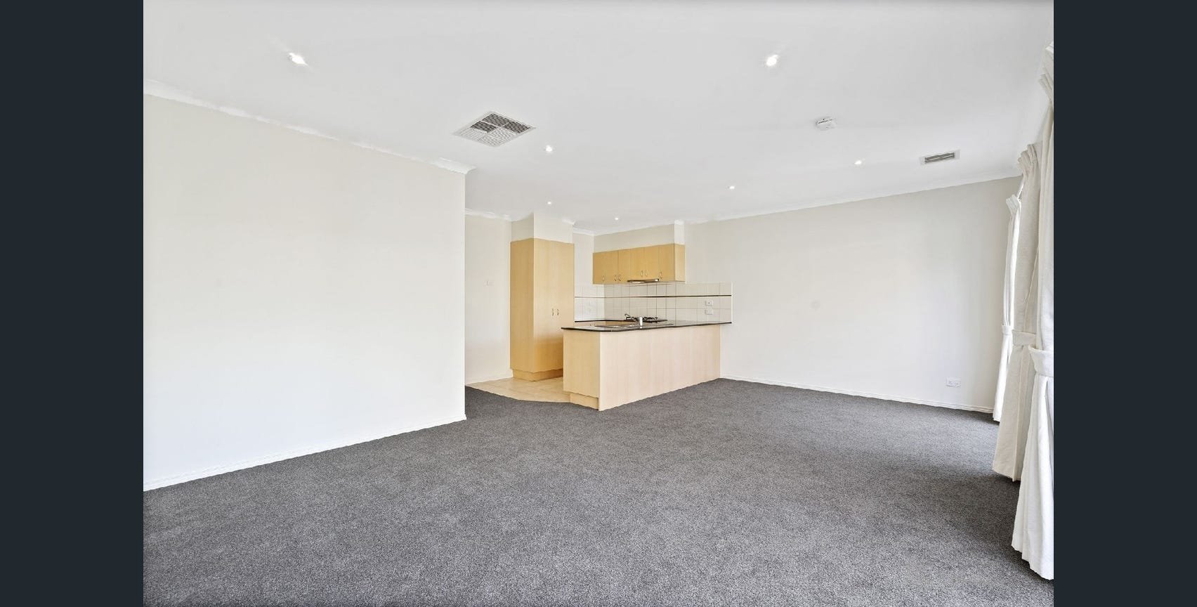 3 Longleaf Grove, Mitcham image 3