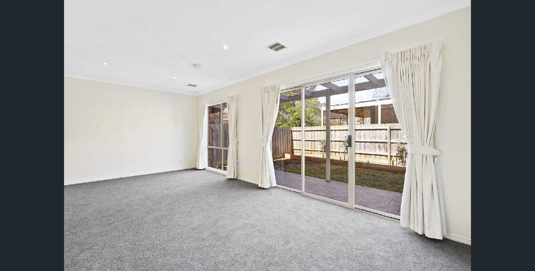 3 Longleaf Grove, Mitcham image 4