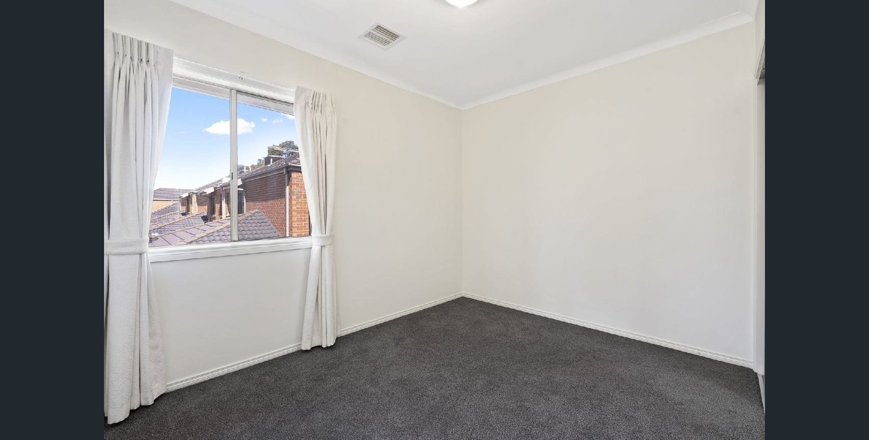 3 Longleaf Grove, Mitcham image 9