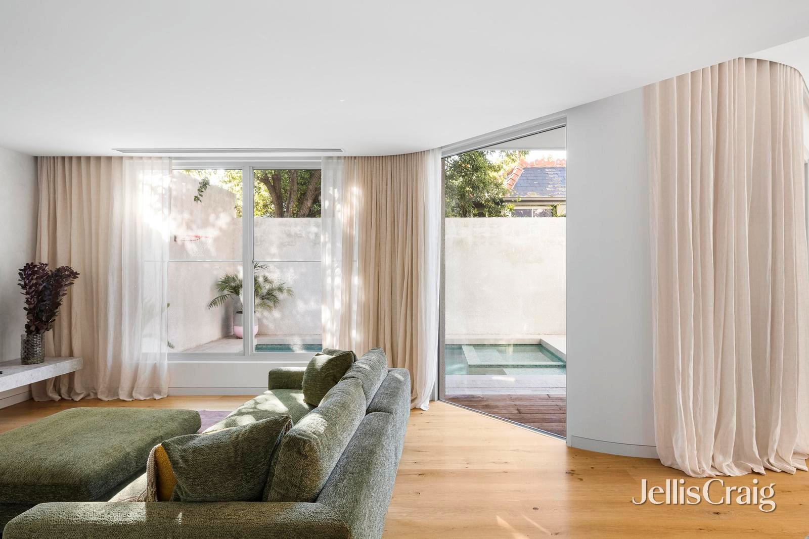 3 Longmore Street, St&nbsp;Kilda&nbsp;West image 2