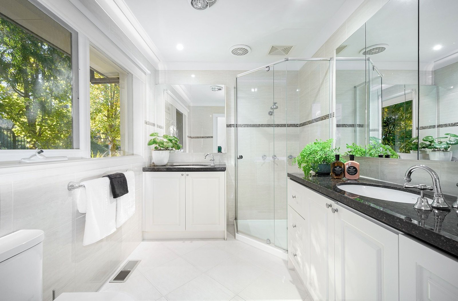 Property Gallery Thumbnail 9