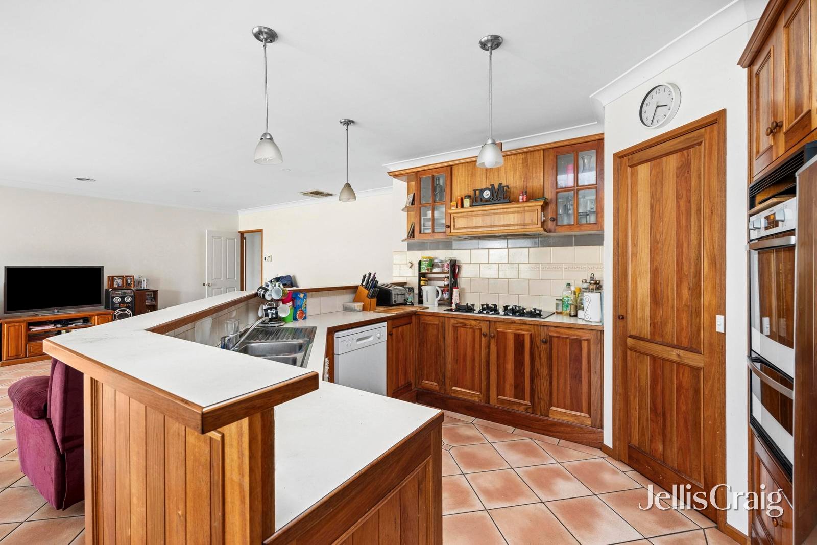 3 Monash Court, Whittington image 3