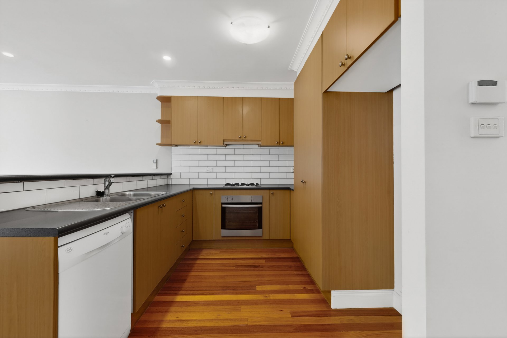 3 Myrtle Street, Bentleigh image 5