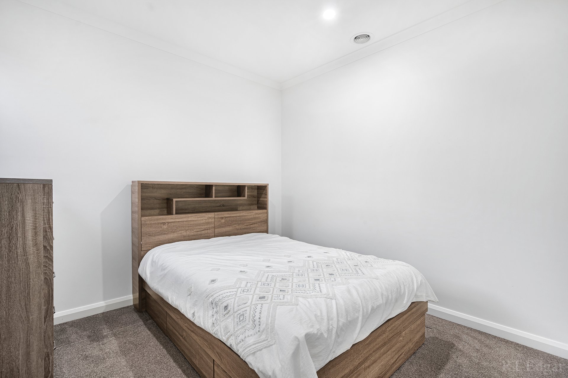 Property Gallery Thumbnail 12
