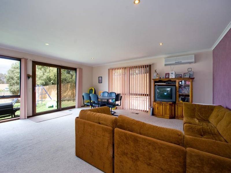 3 Olsen Close, Mooroolbark image 4