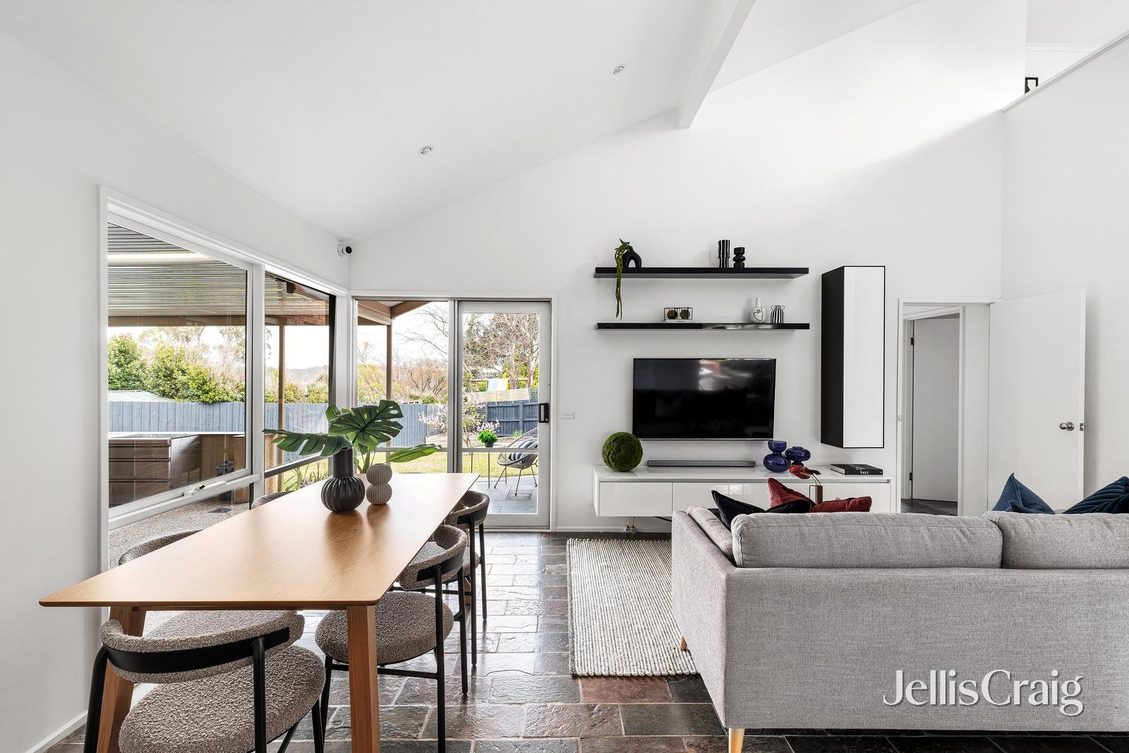 3 Penton Court, Diamond Creek image 2