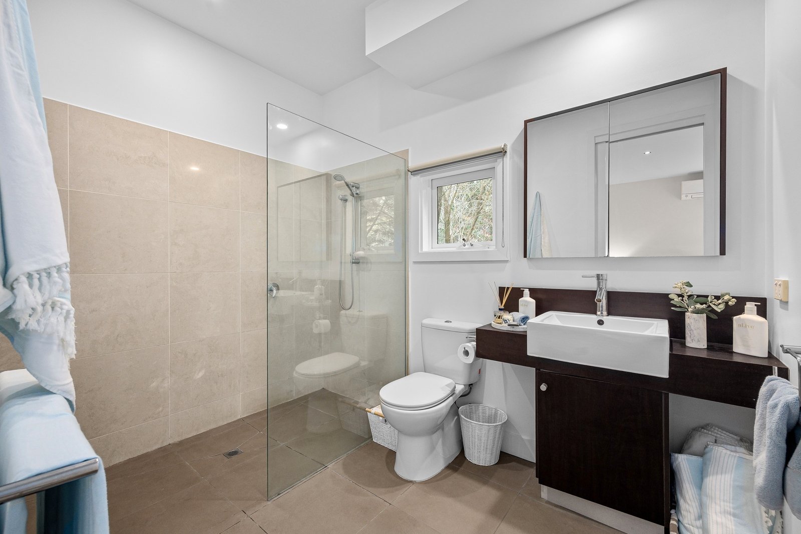 Property Gallery Thumbnail 16