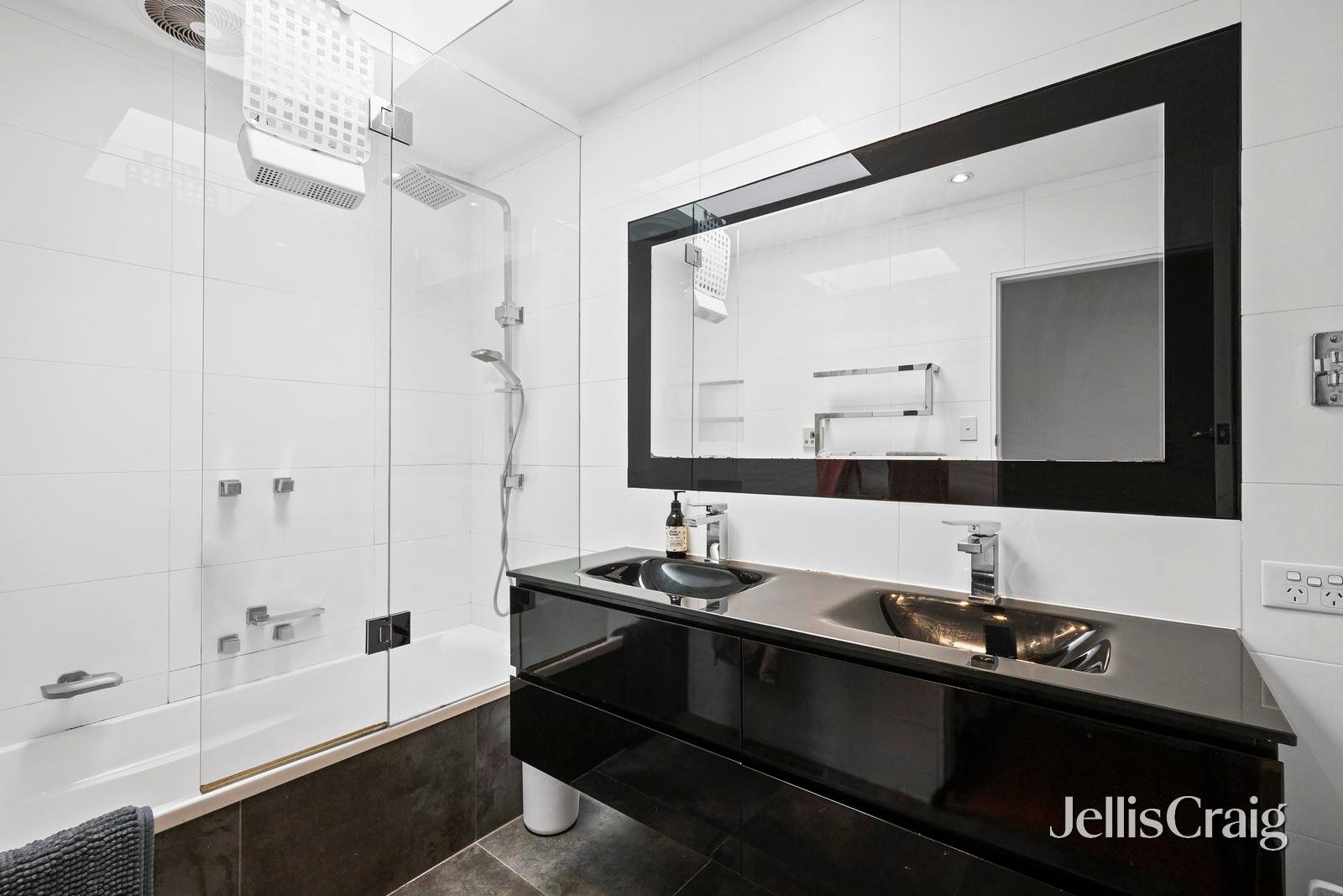 3 Rodleigh Street, Croydon image 9