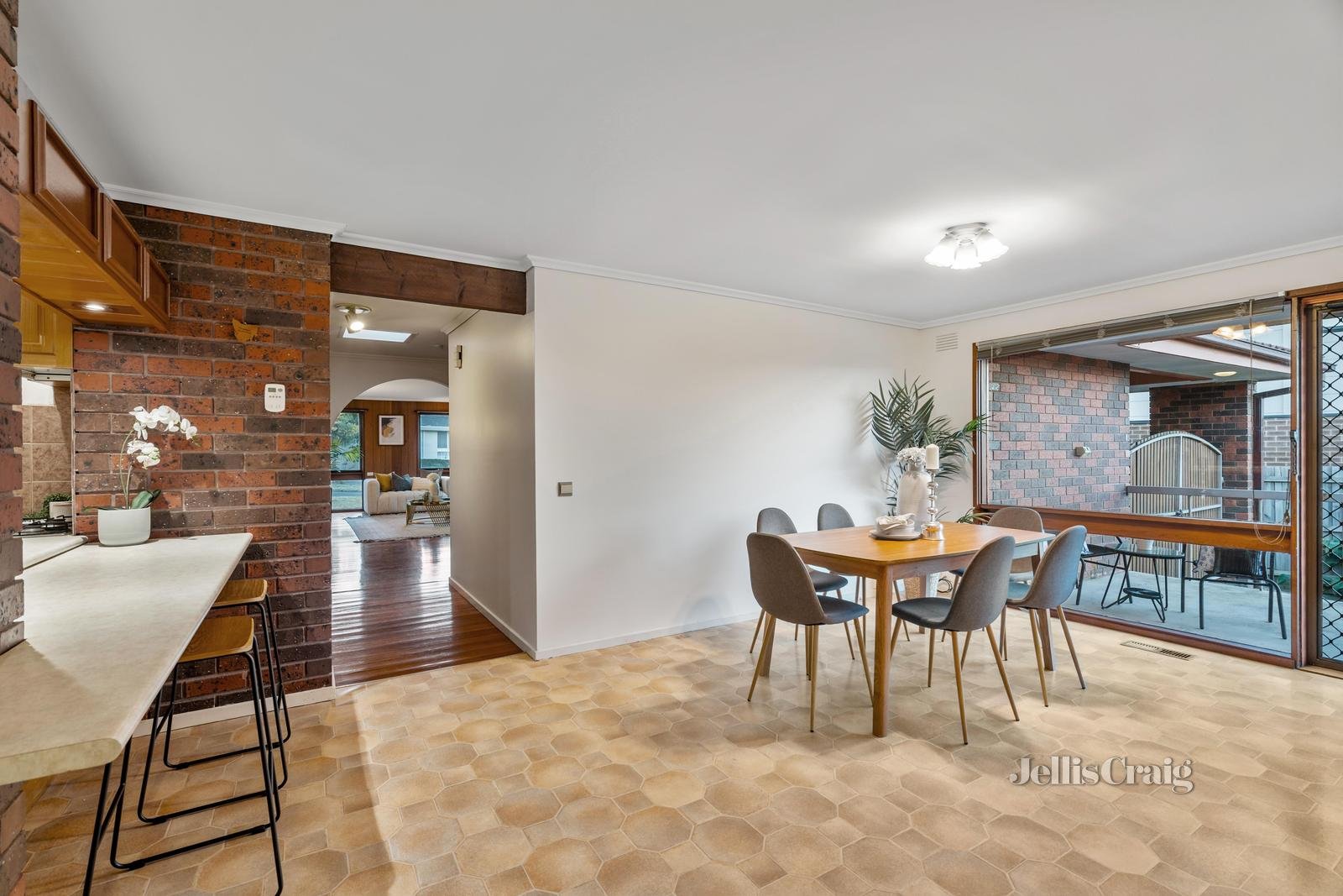 3 Ruth Court, Glen Waverley image 6