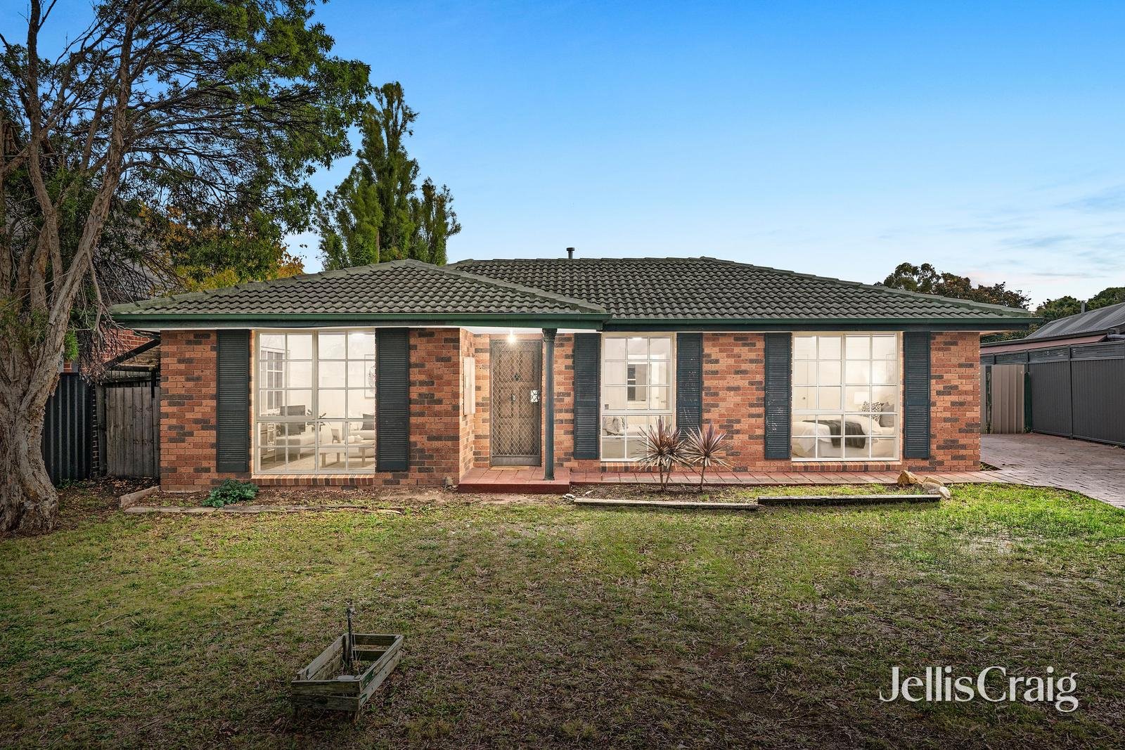 3 Sheraton Crescent, Ferntree&nbsp;Gully image 1