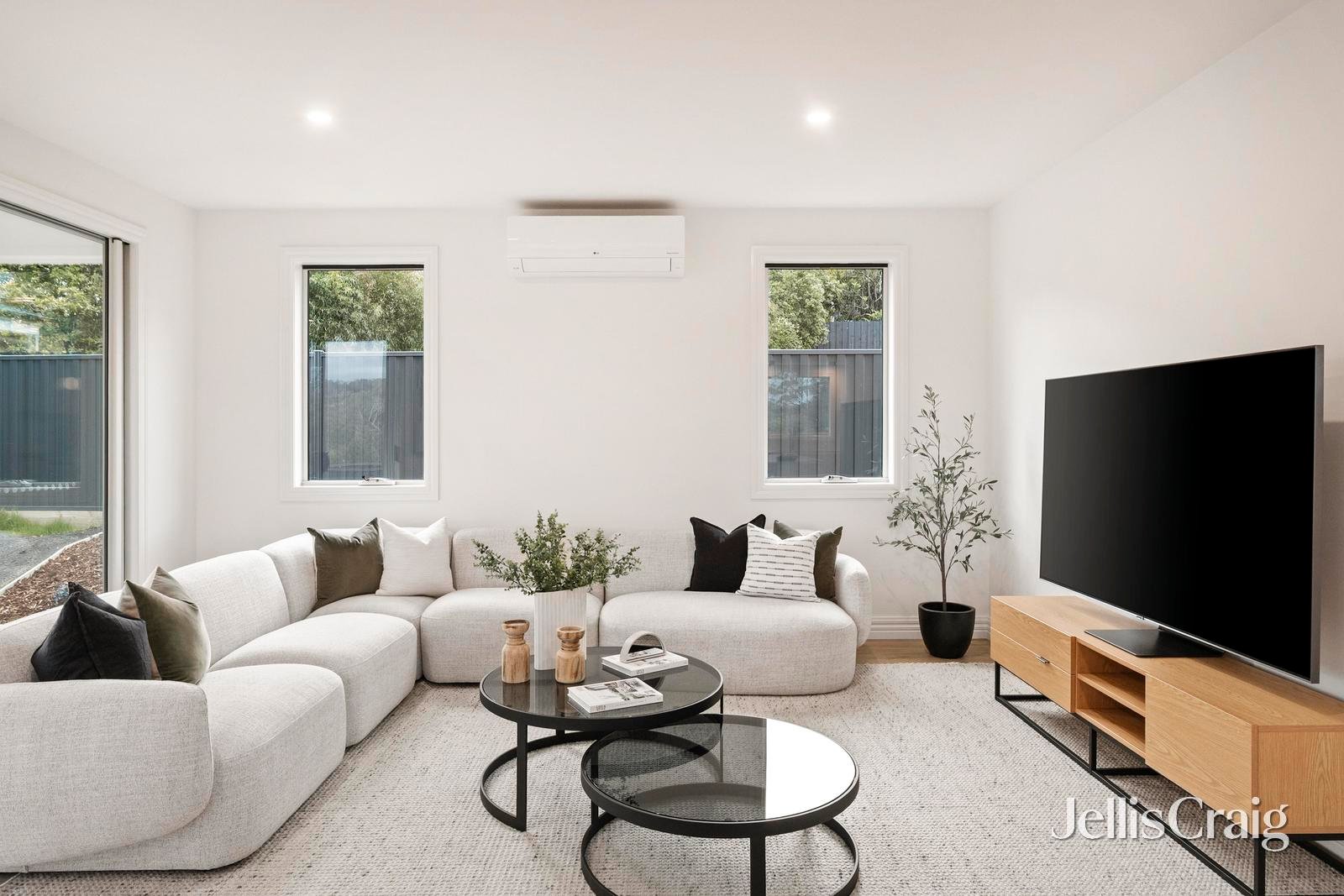 3 Silver Leaf Court, Seville image 2