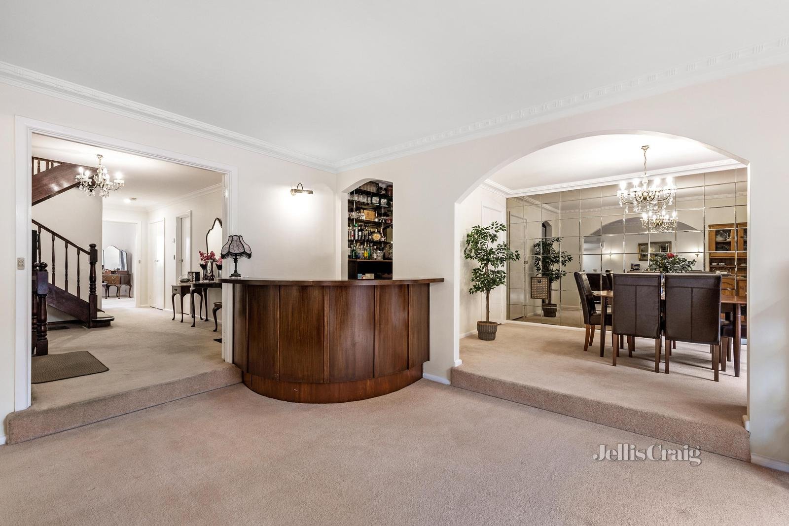 3 Solway Drive, Glen Waverley image 2