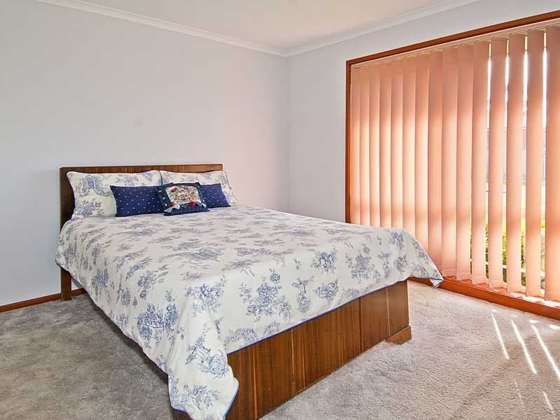 3 Stefania Mews, Whittington image 4