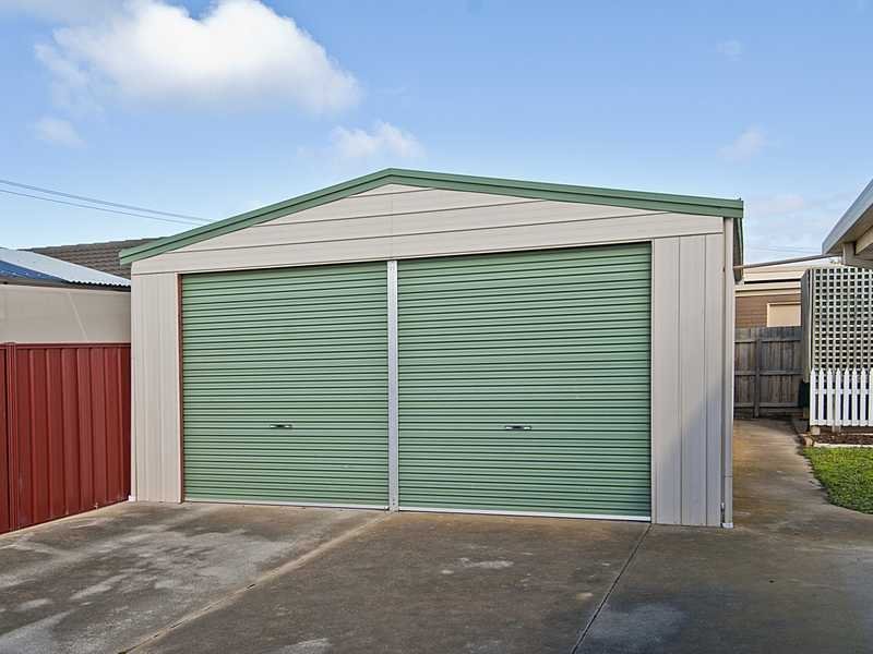 3 Stefania Mews, Whittington image 6