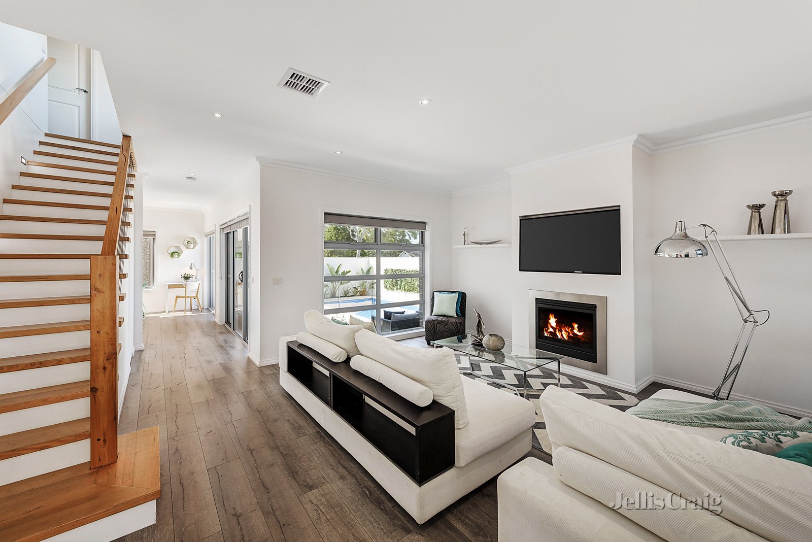 3 Sunshine Avenue, Mitcham image 2