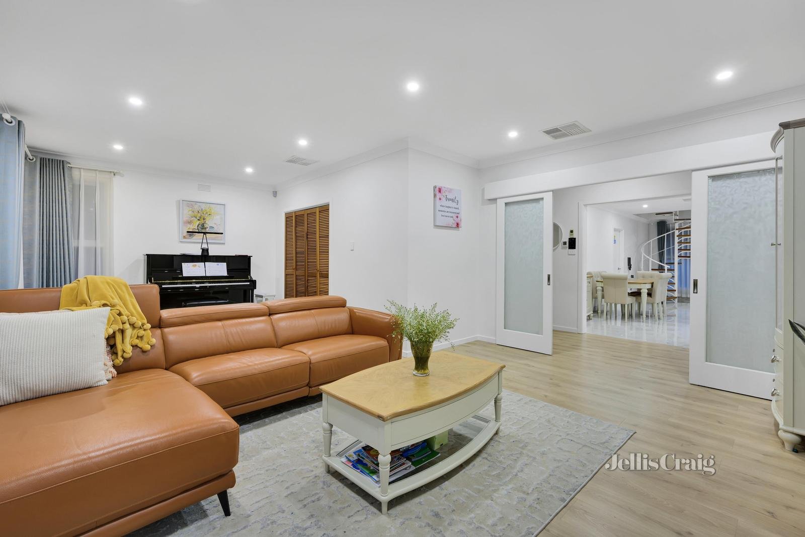 3 Susan Court, Mount Waverley image 3