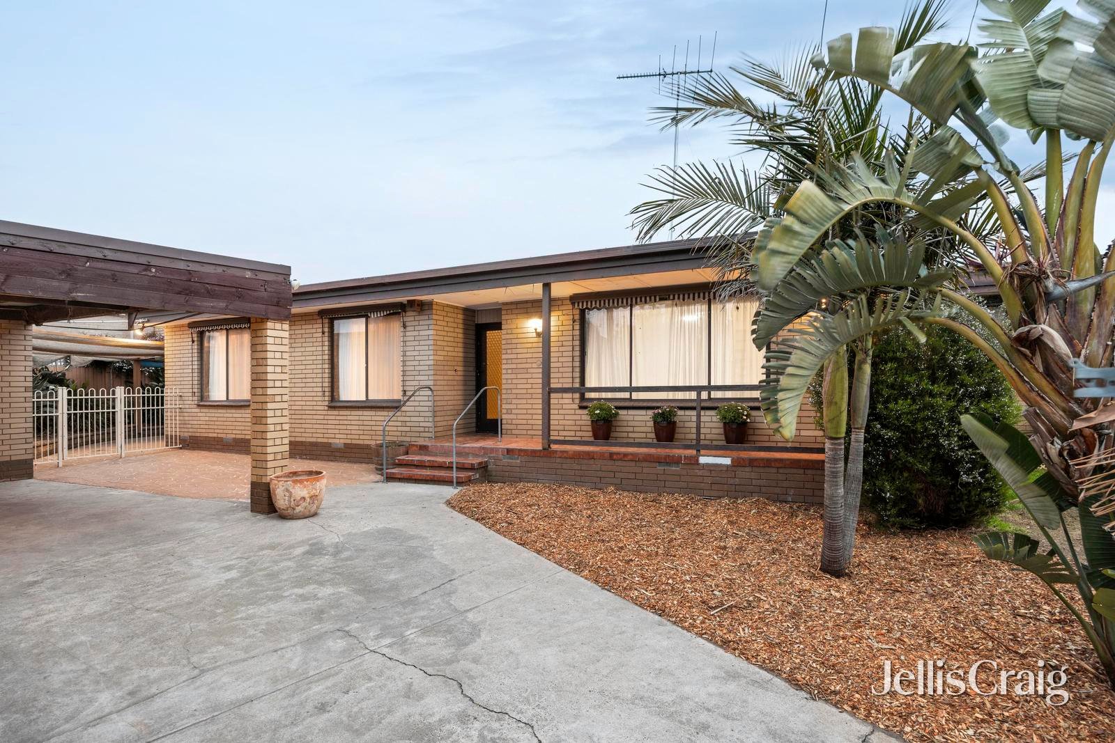 3 Tucker Street, Breakwater image 1