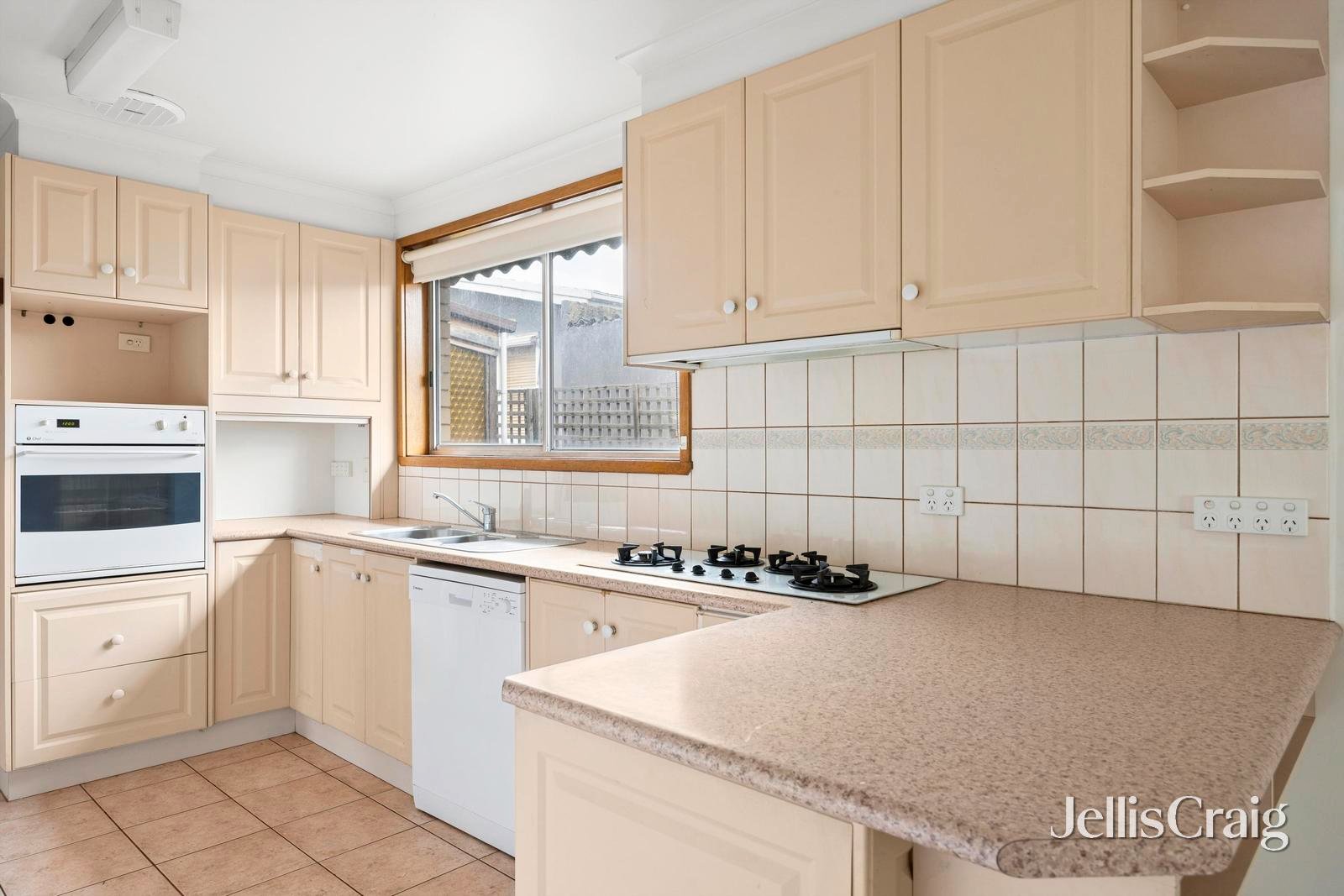 3 Tucker Street, Breakwater image 7
