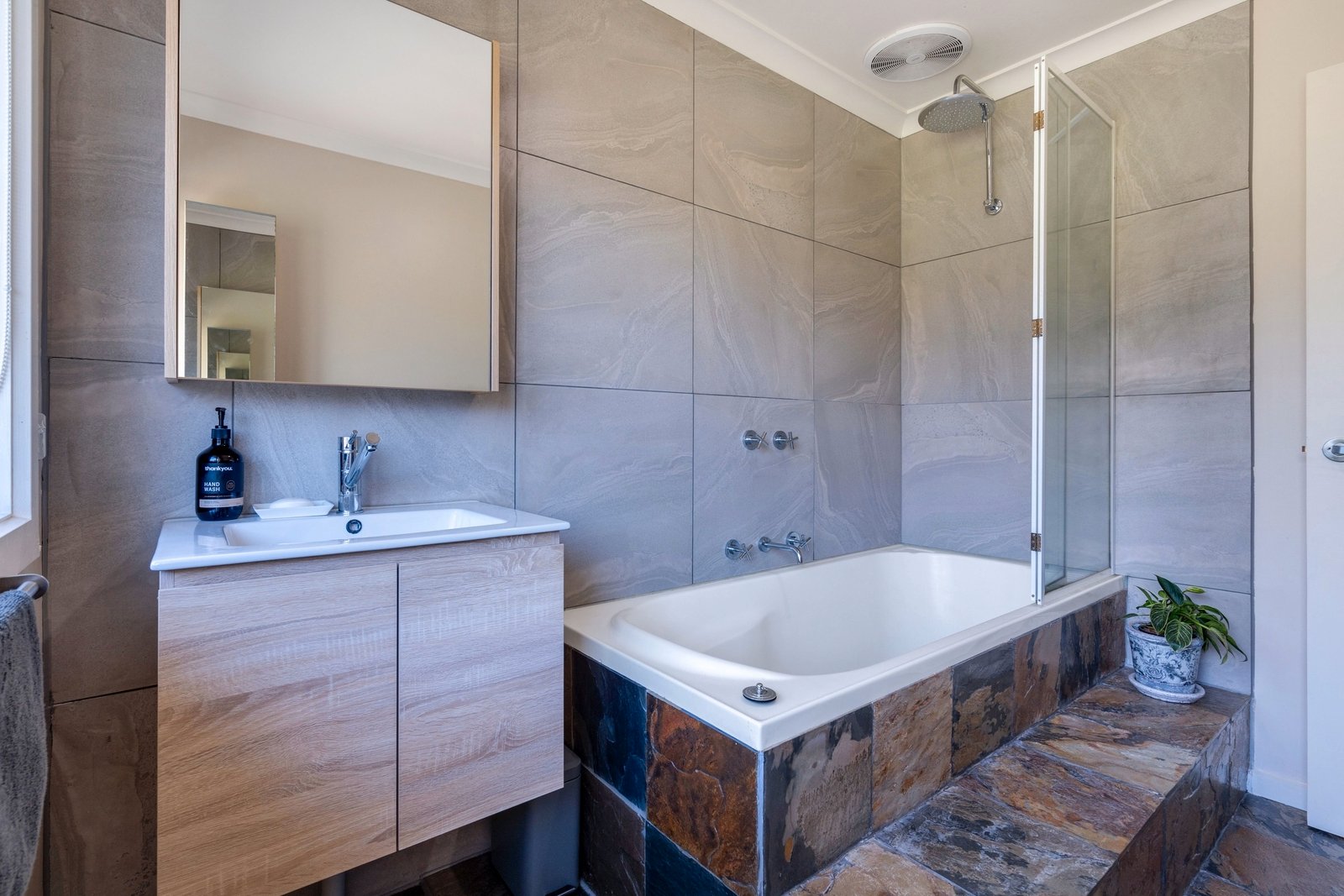 Property Gallery Thumbnail 9
