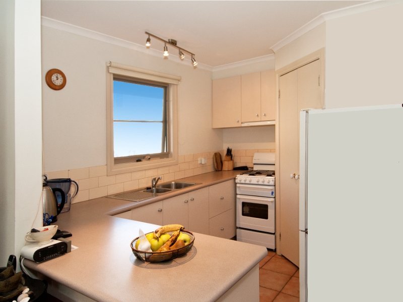3 Turner Place, South Geelong image 2