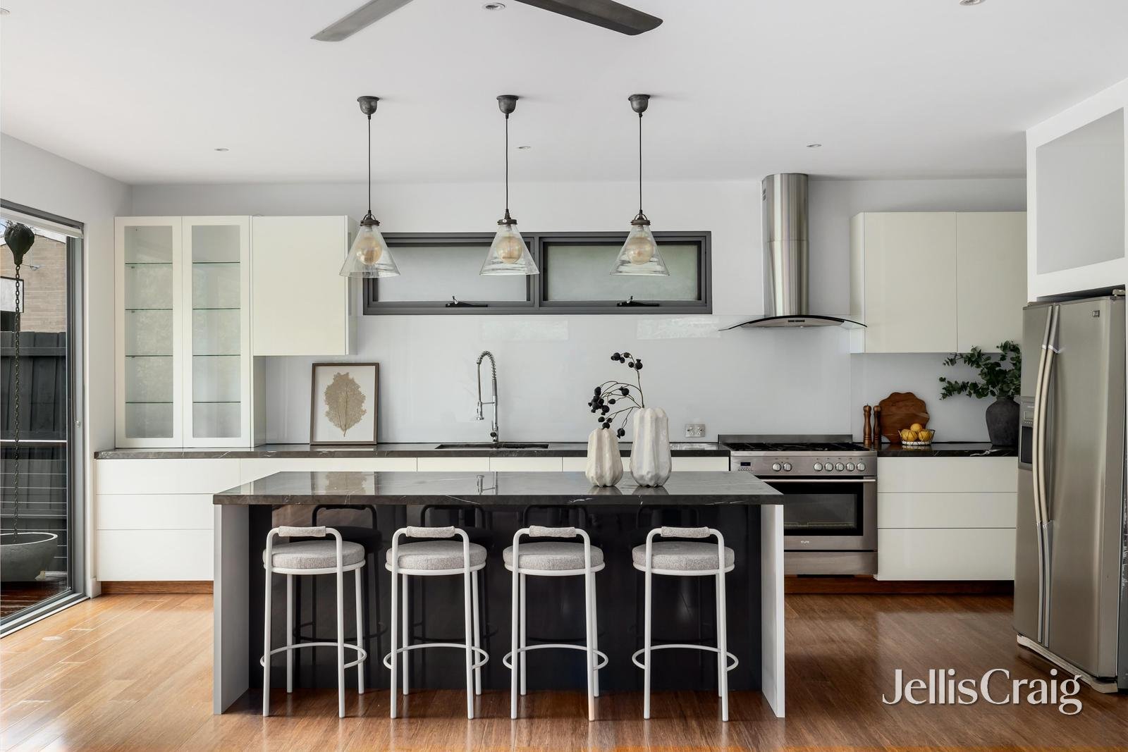 3 Varzin Avenue, Surrey Hills image 6