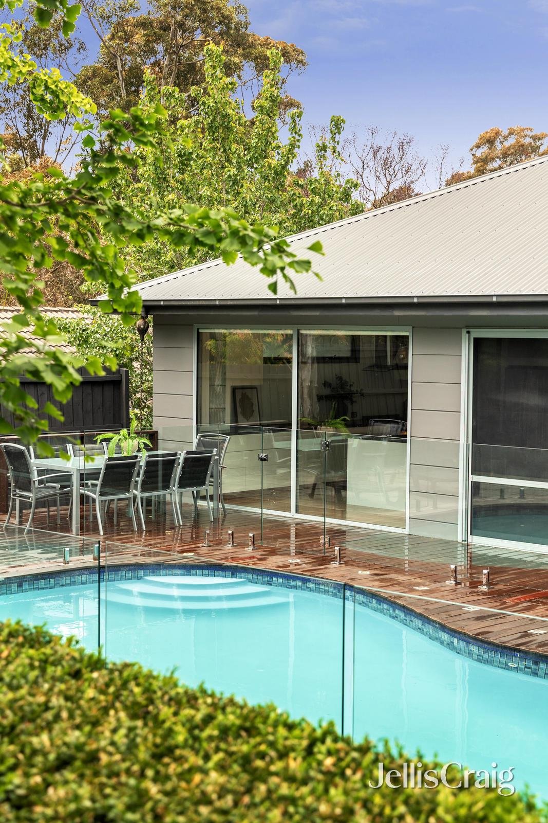 3 Varzin Avenue, Surrey Hills image 8