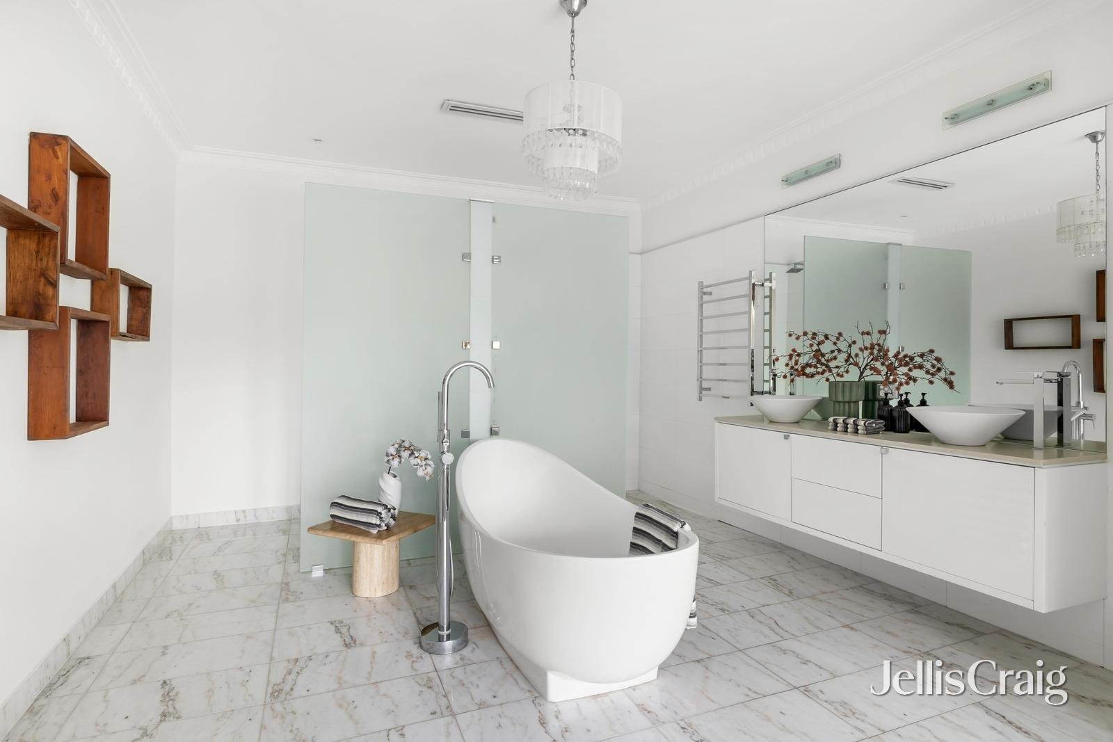 3 Varzin Avenue, Surrey Hills image 10