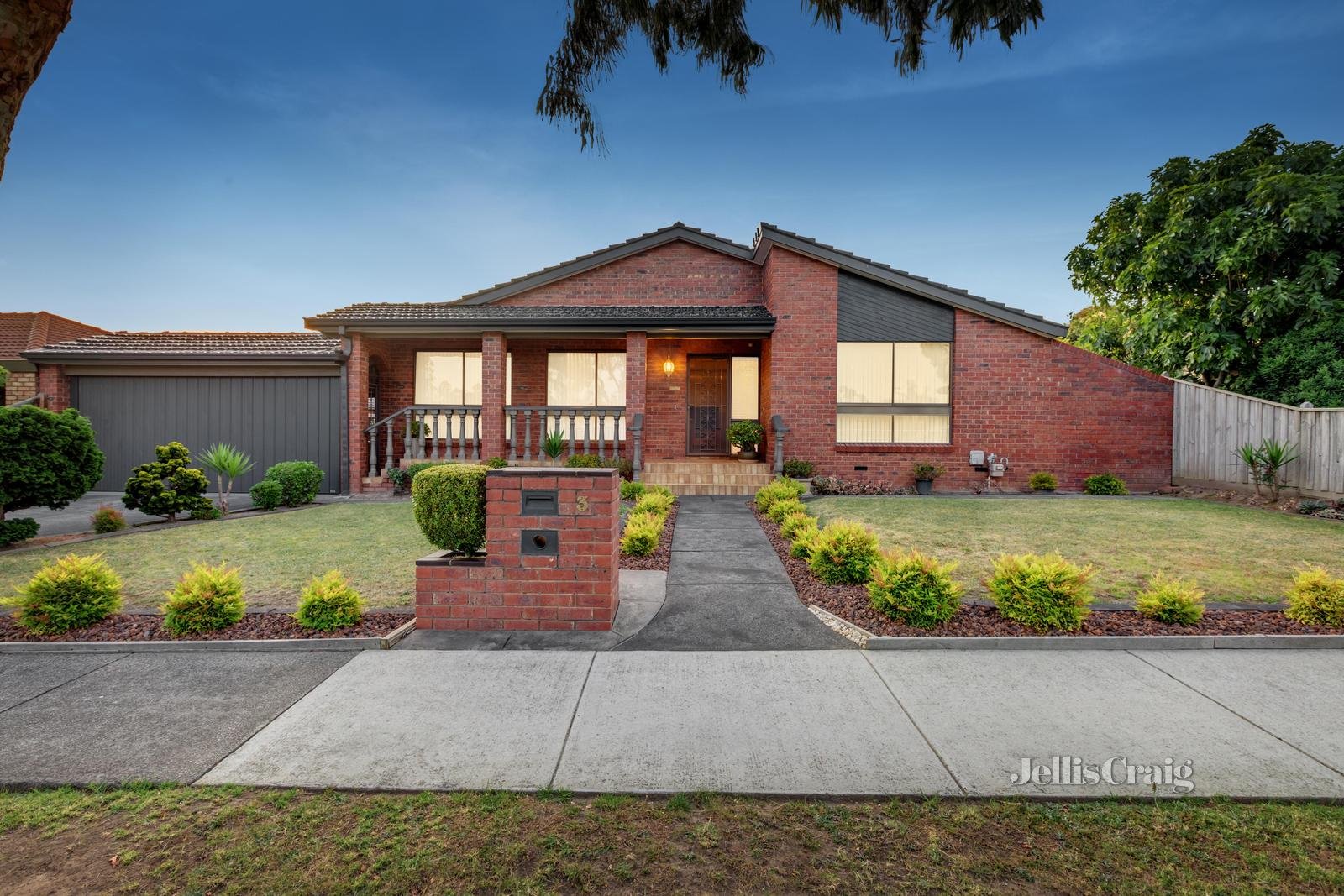 3 Whalley Drive, Wheelers Hill image 1